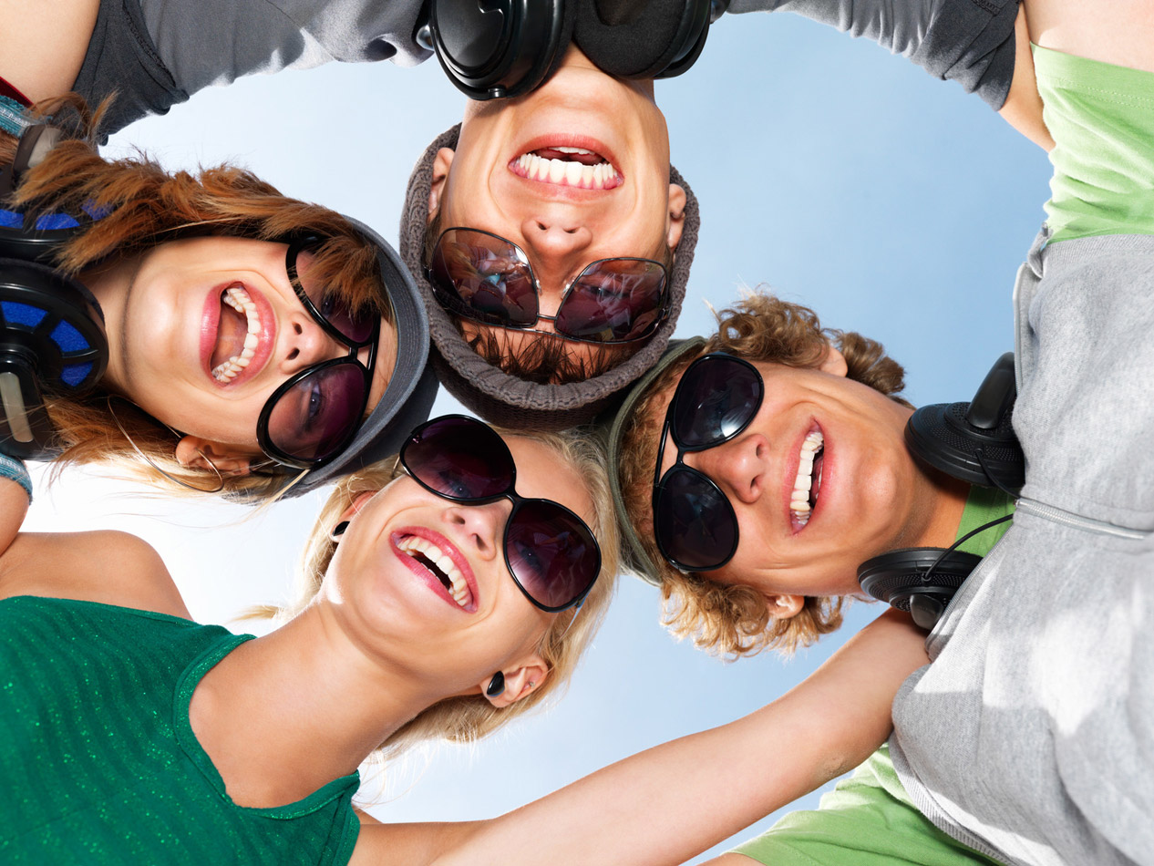 День изобретения солнцезащитных очков